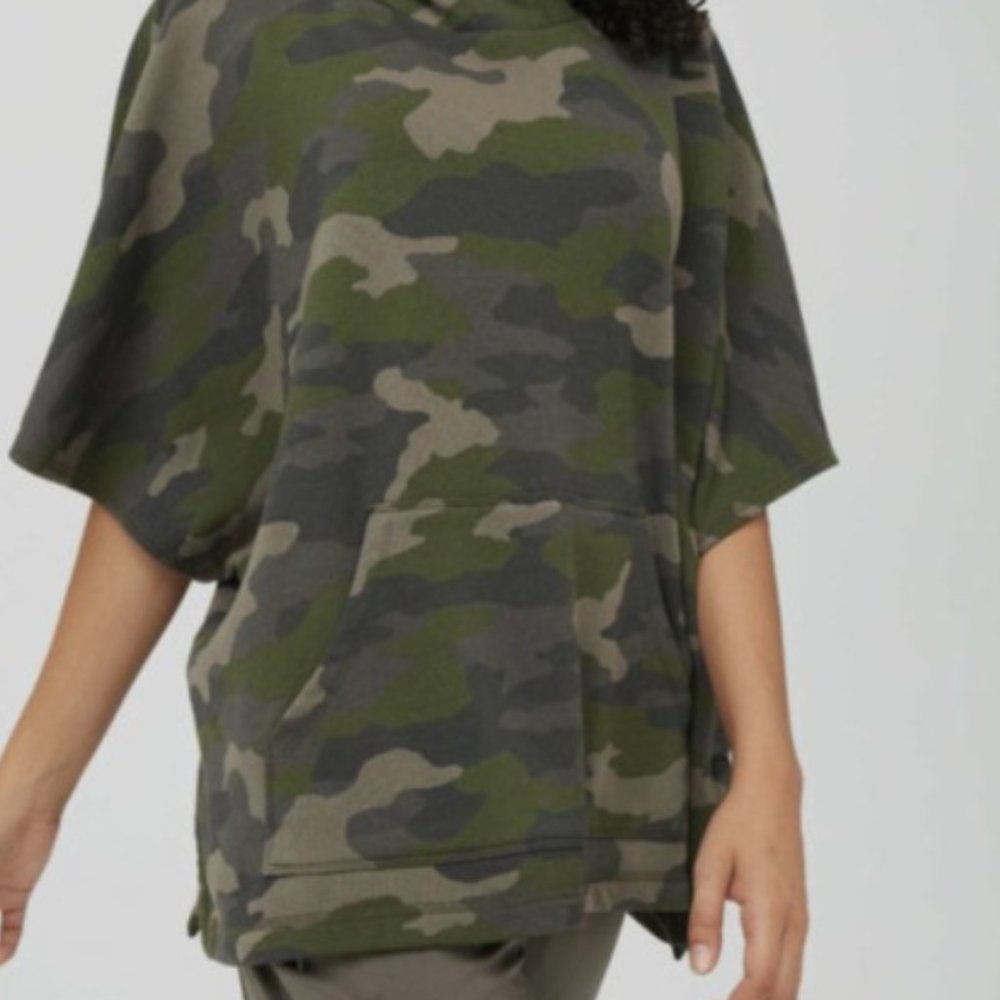 Aerie OFFLINE Camo Fleece Cape Hooded S/S Sweatshirt | Women's Medium
